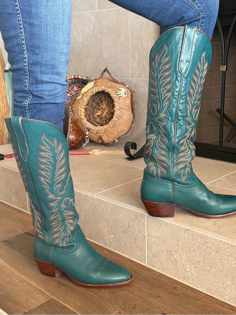 Ariat Sterling Margot StretchFit Western Boot
In EMPRESS TEAL